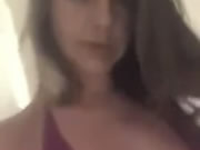 紫色丁字褲西洋少女露出白嫩嫩酥乳